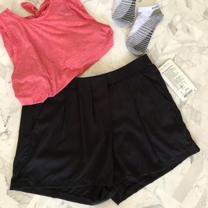 NWT Lululemon &go Keepsake Short Sz 8 Black